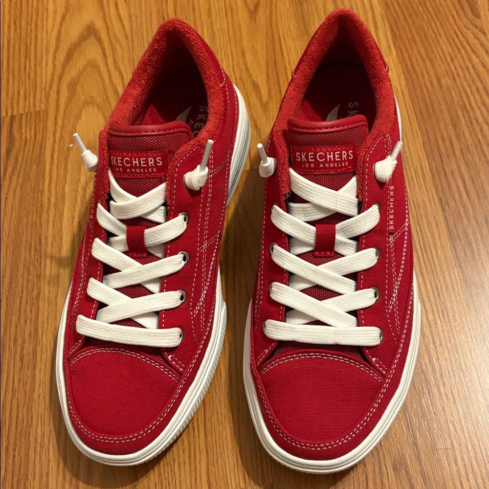 Skechers Vibrant Red Casual Sneakers Arch Fit women’s size 8 NWOT